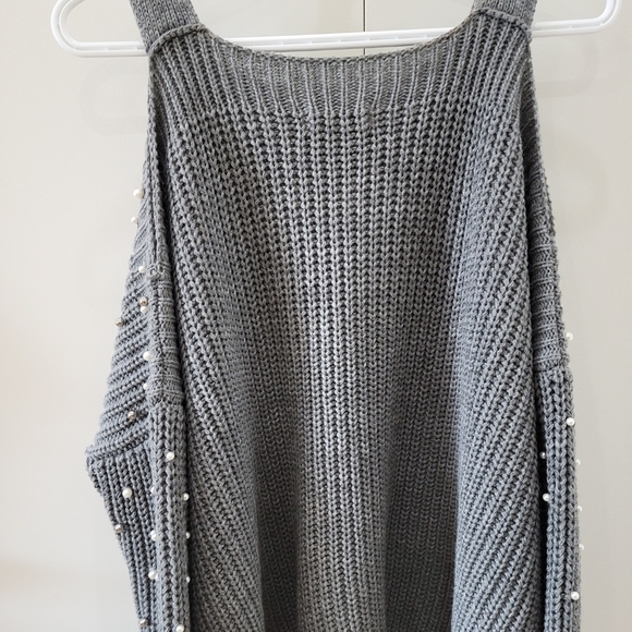 Elan Ribbed Knit Cold Shoulder Embellished Pullover Sweater Gray Size M - Picture 3 of 6